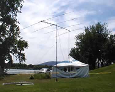 The tent and the yagi at the edge of the Lake.